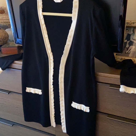 A Beautiful Misook Shell and Sweater - Picture 4 of 6